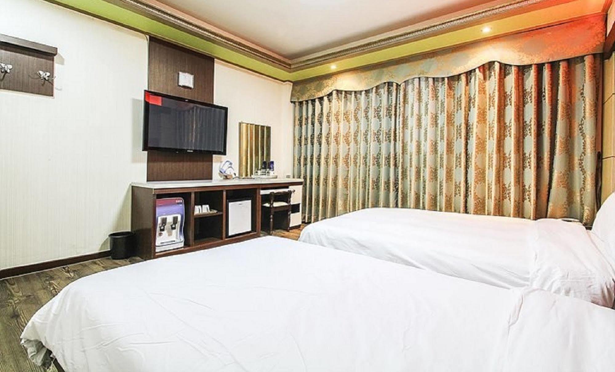 Ever Hotel Jeju Exterior foto